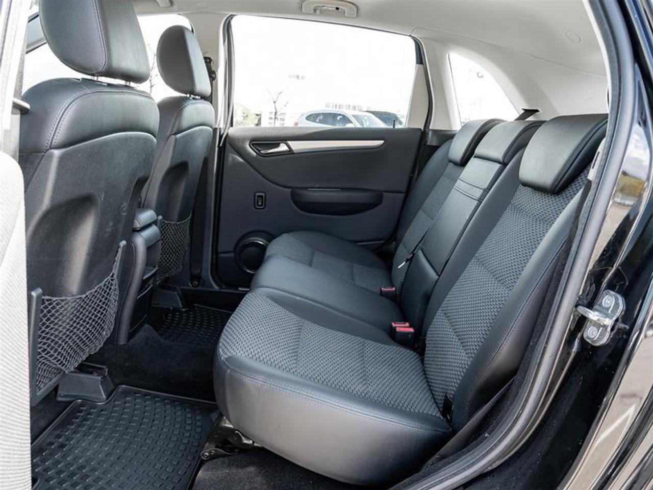 2010 Mercedes-Benz B-Class Base B 200 4dr Hatchback Photo