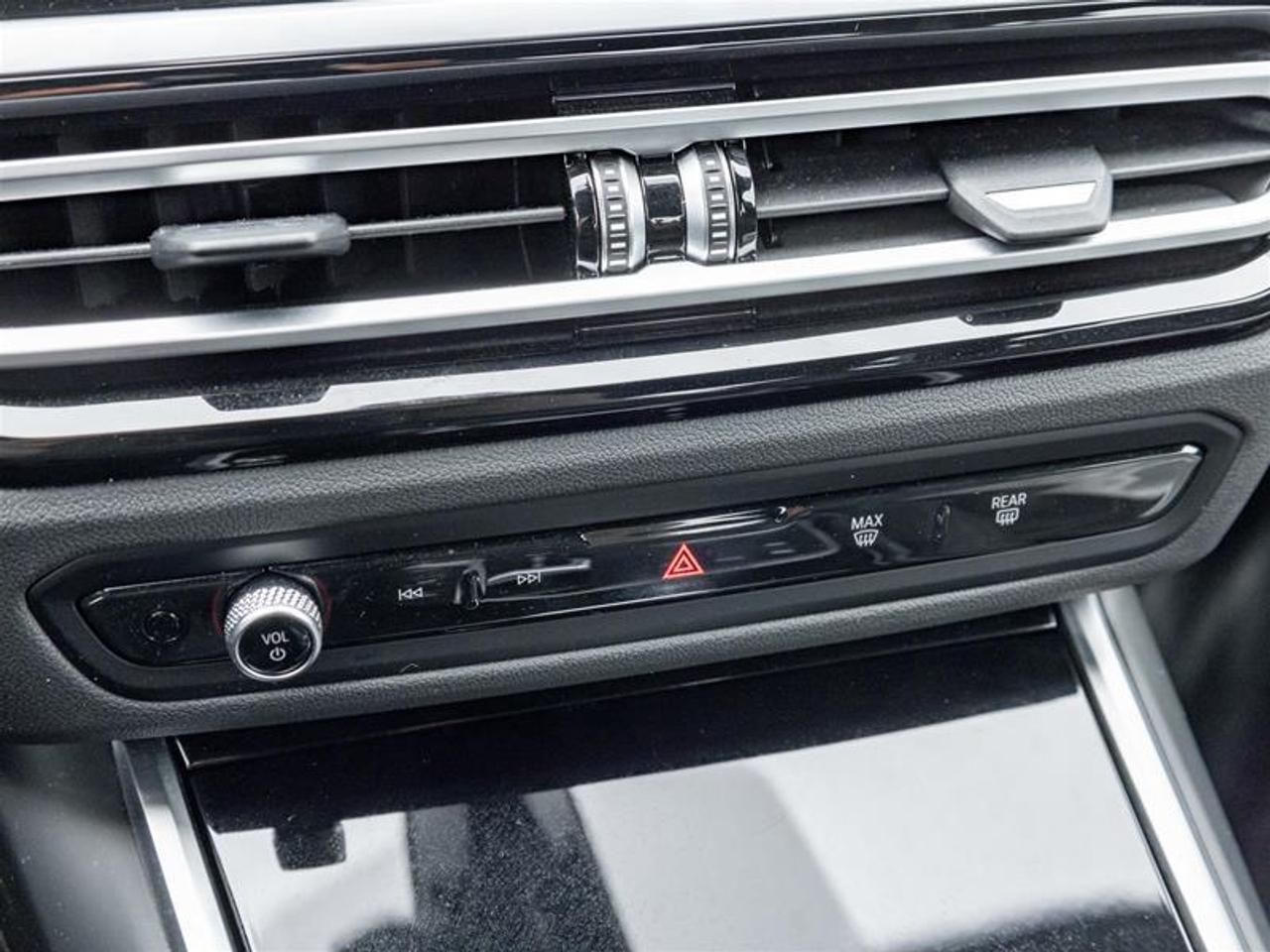 2023 BMW 330 i xDrive 4dr All-Wheel Drive Sedan Photo