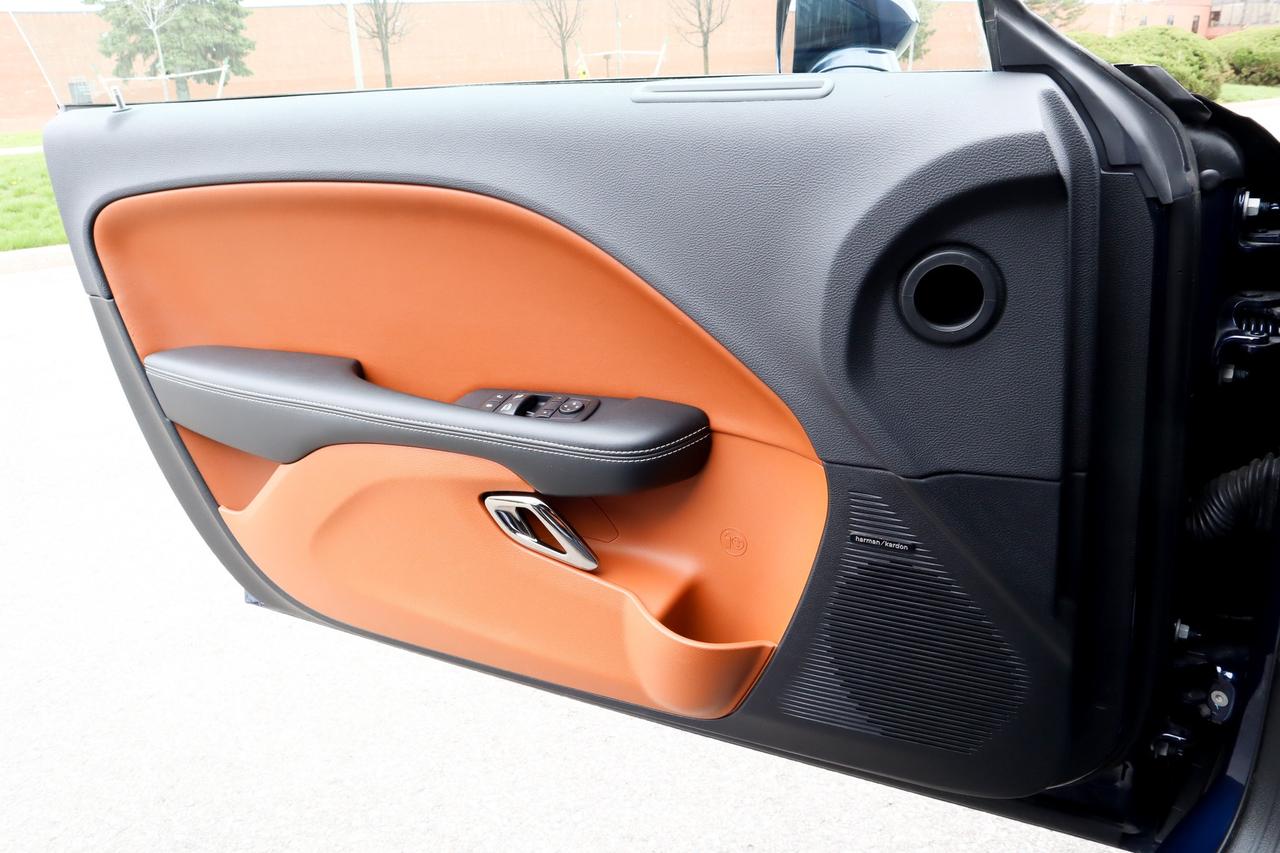 2016 Dodge Challenger  Photo
