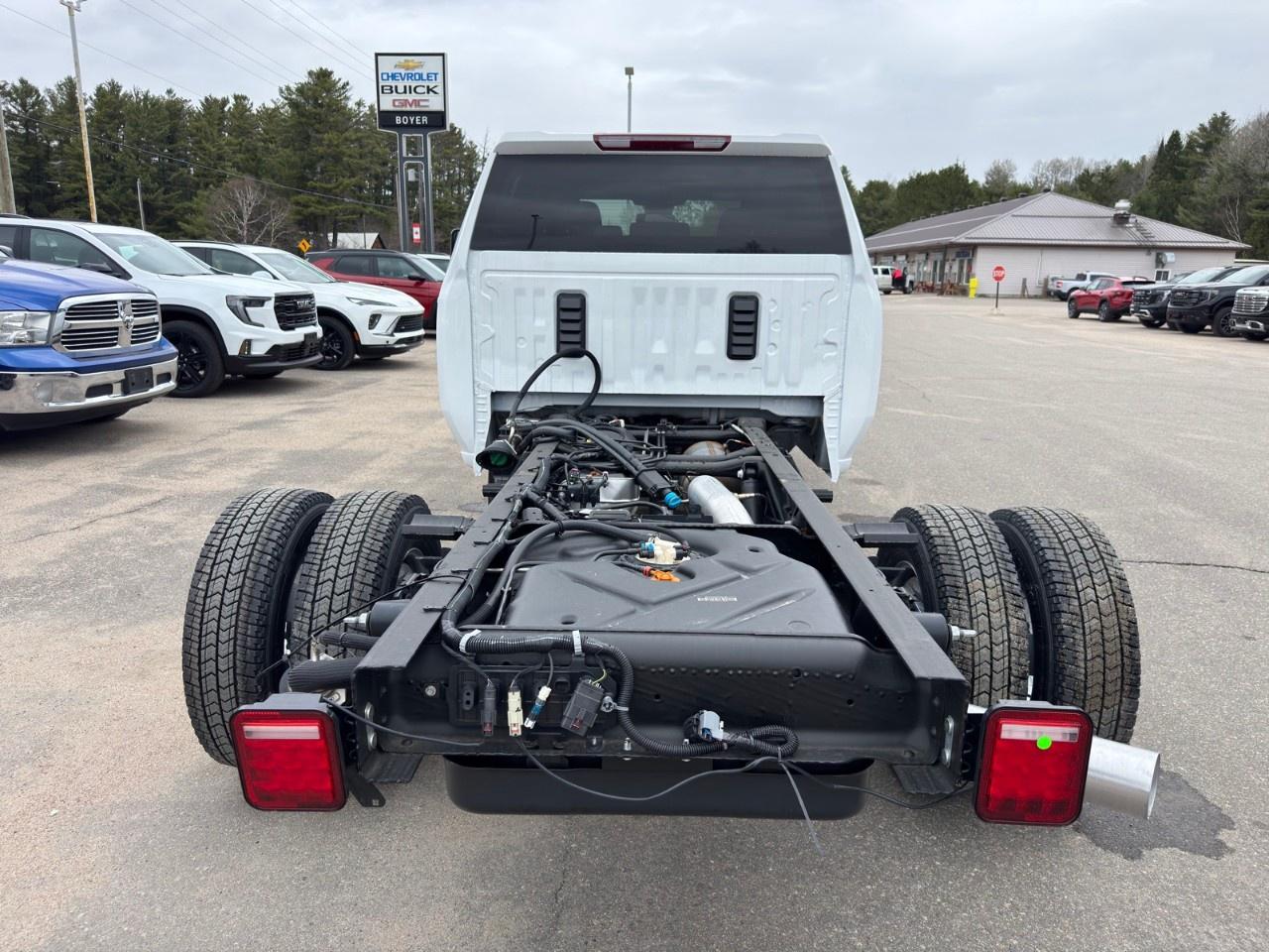 2026 GMC Sierra 3500HD CC 4WD Crew Cab 177" WB, 60" CA SLE Photo