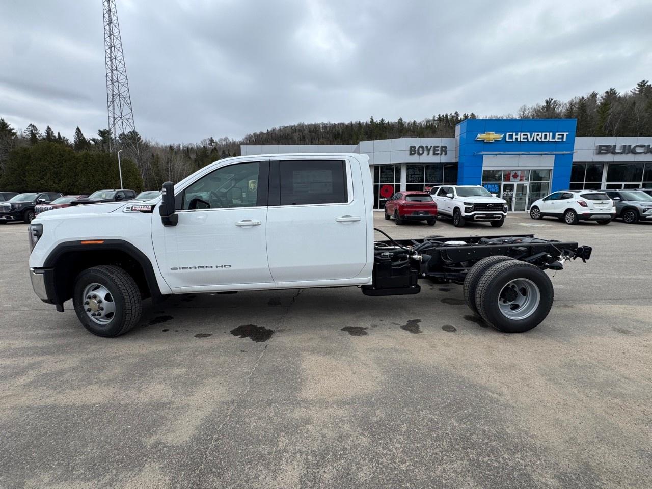 2026 GMC Sierra 3500HD CC 4WD Crew Cab 177" WB, 60" CA SLE Photo