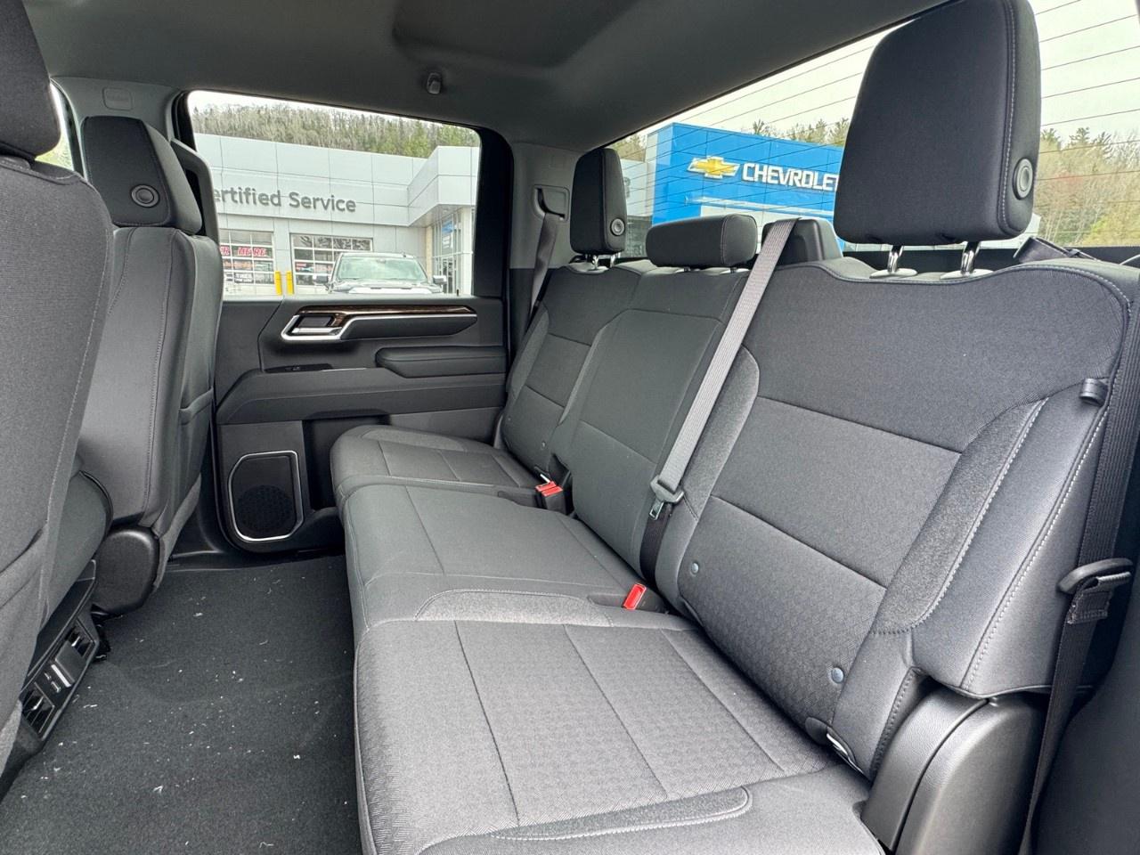 2026 GMC Sierra 3500HD CC 4WD Crew Cab 177" WB, 60" CA SLE Photo