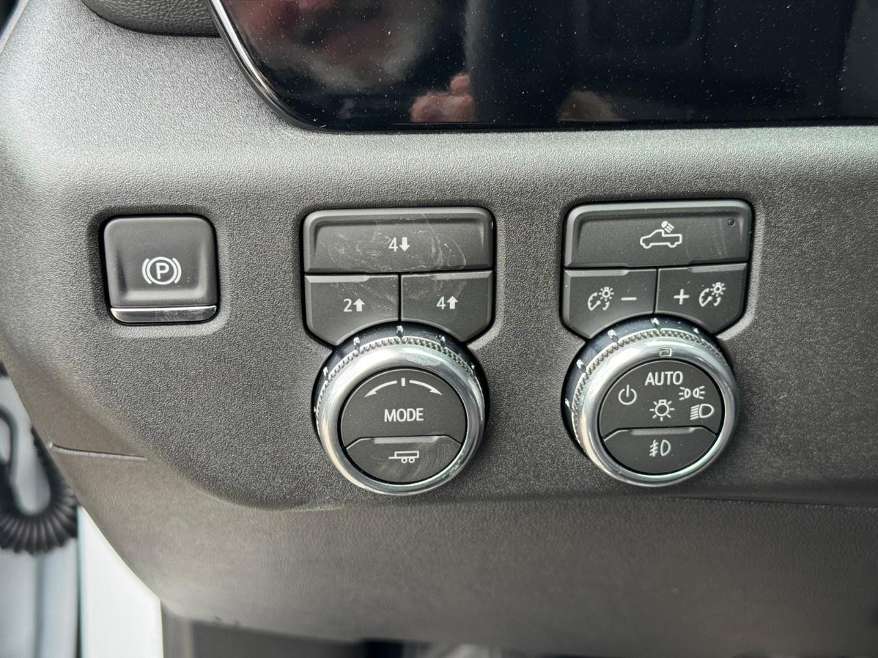 2026 GMC Sierra 3500HD CC 4WD Crew Cab 177" WB, 60" CA SLE Photo