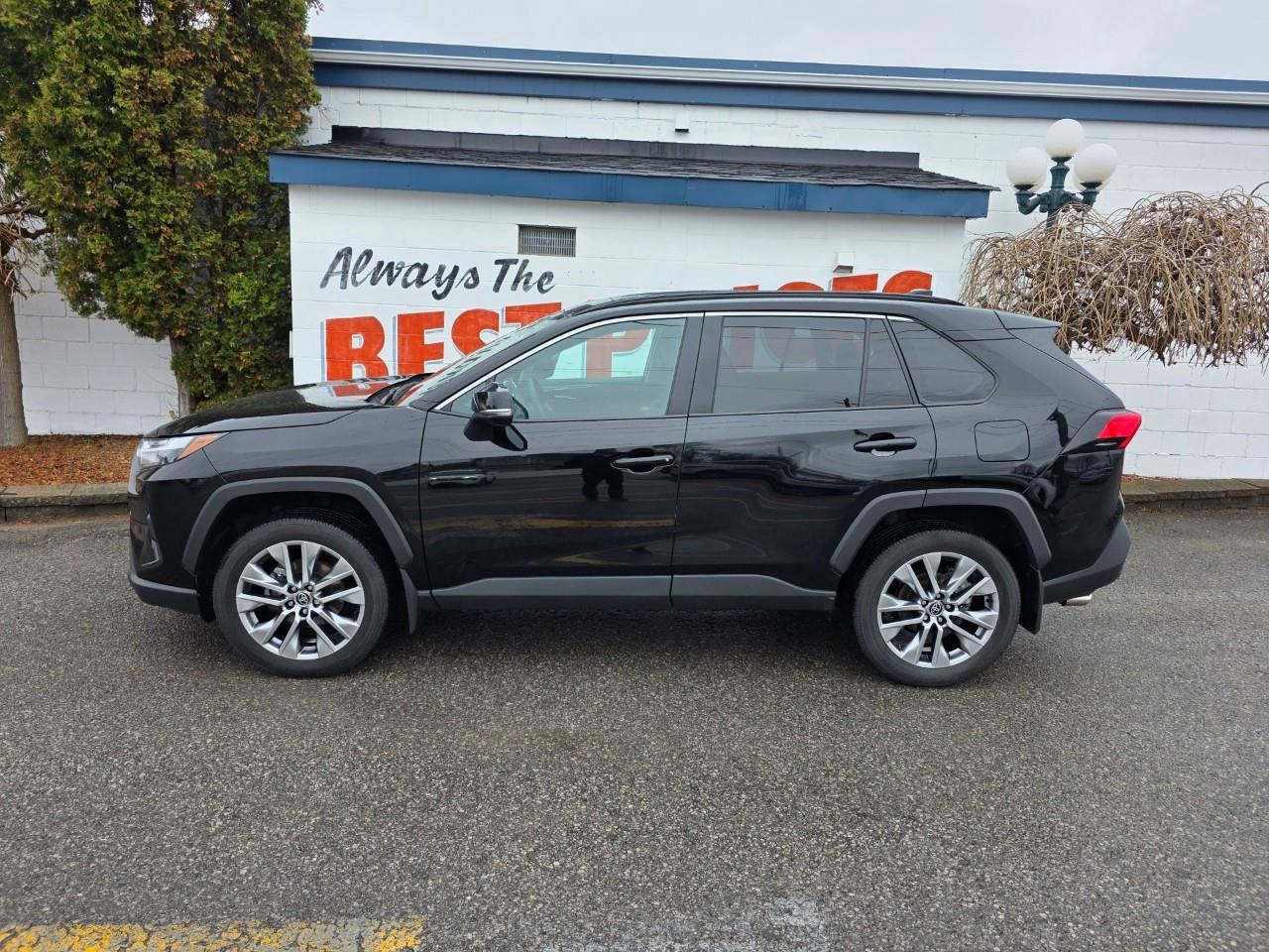2022 Toyota RAV4 XLE 4dr All-wheel Drive Photo