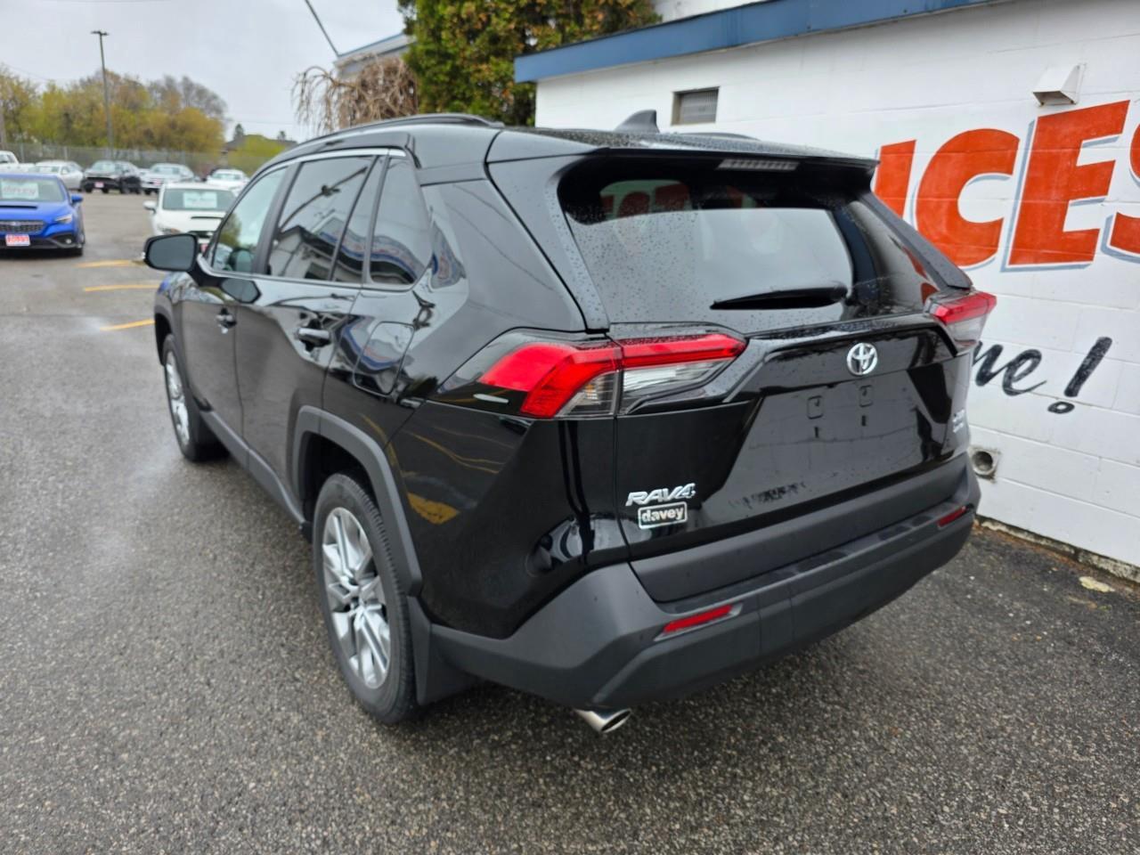 2022 Toyota RAV4 XLE 4dr All-wheel Drive Photo
