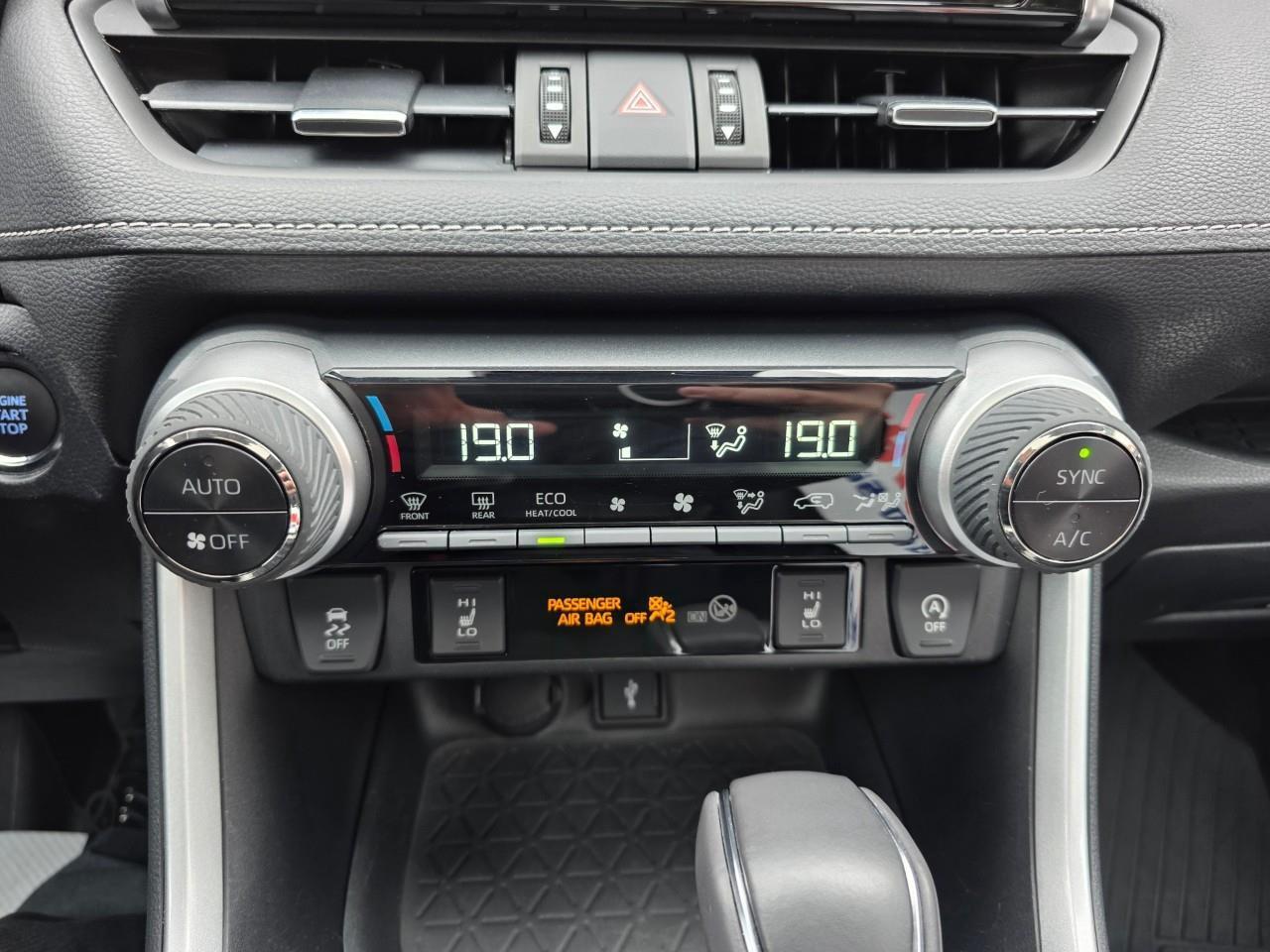2022 Toyota RAV4 XLE 4dr All-wheel Drive Photo