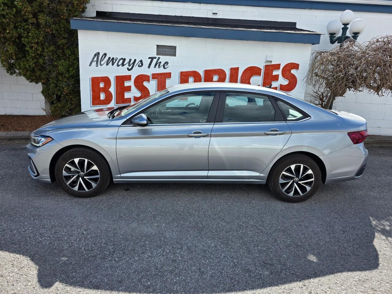 2025 Volkswagen Jetta Trendline 4dr Sedan Photo4
