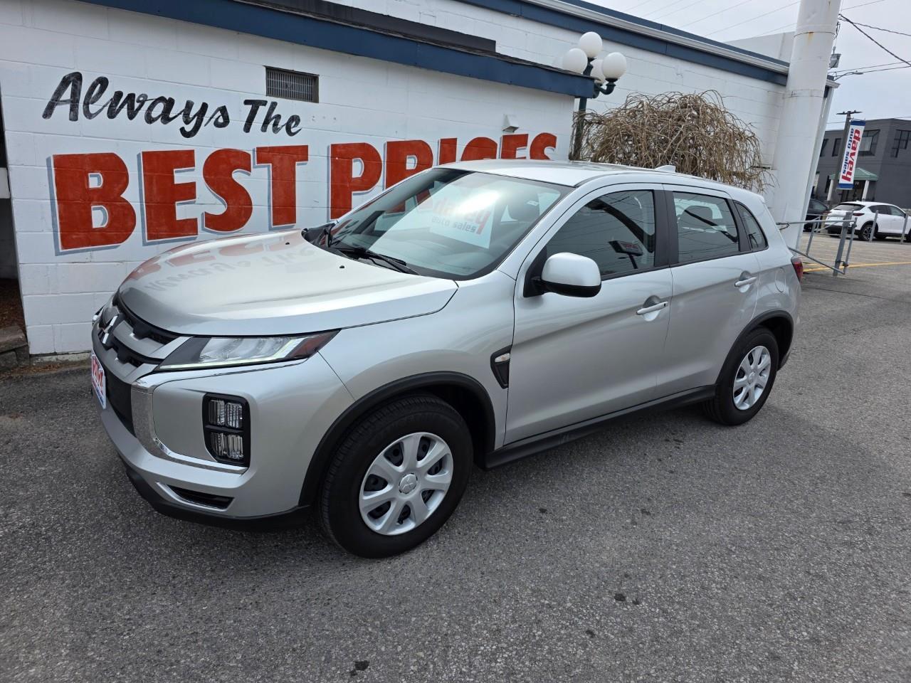 2024 Mitsubishi RVR ES 4dr AWC Photo3