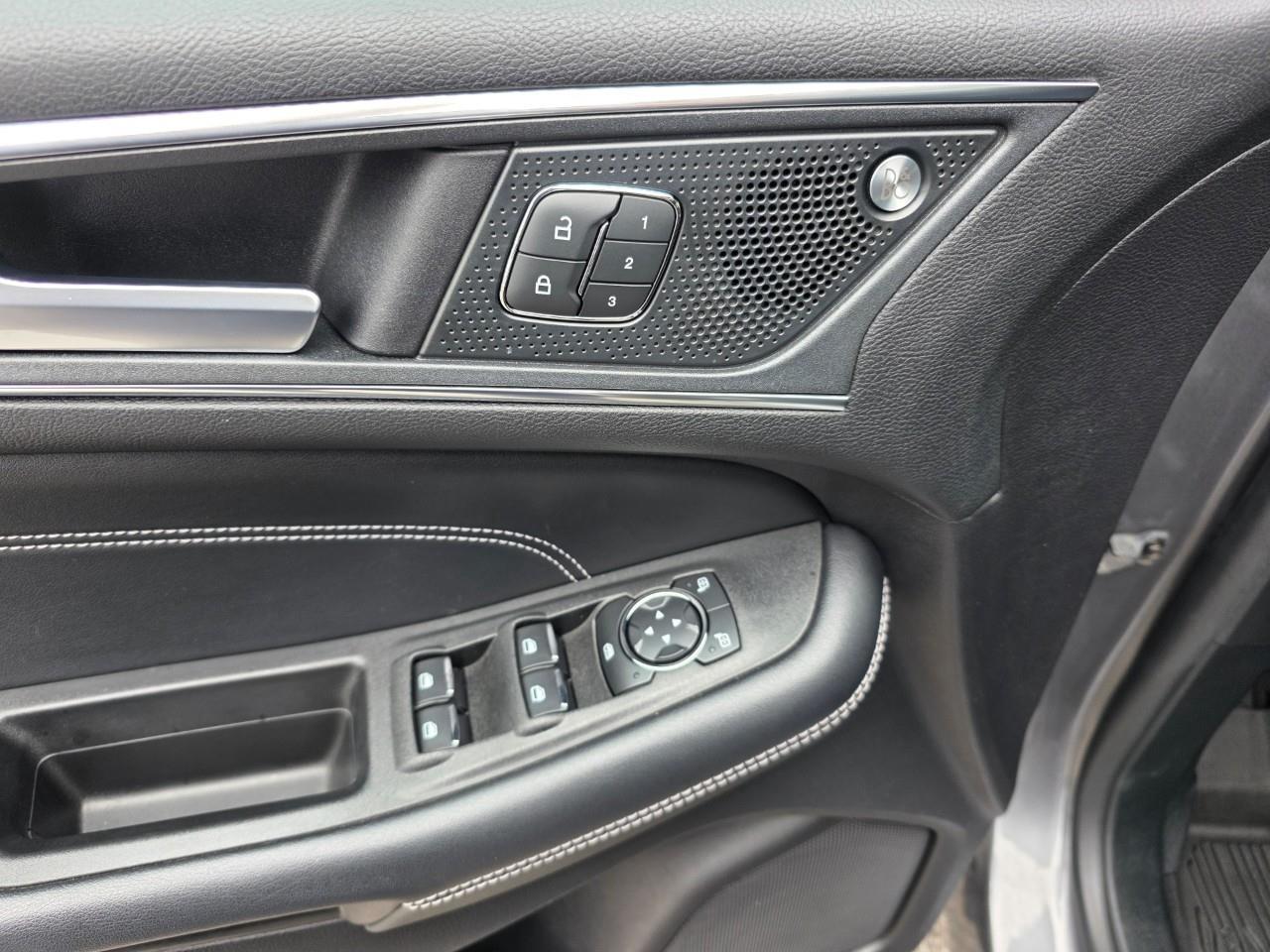 2021 Ford Edge TITANIUM 4DR ALL-WHEEL DRIVE Photo