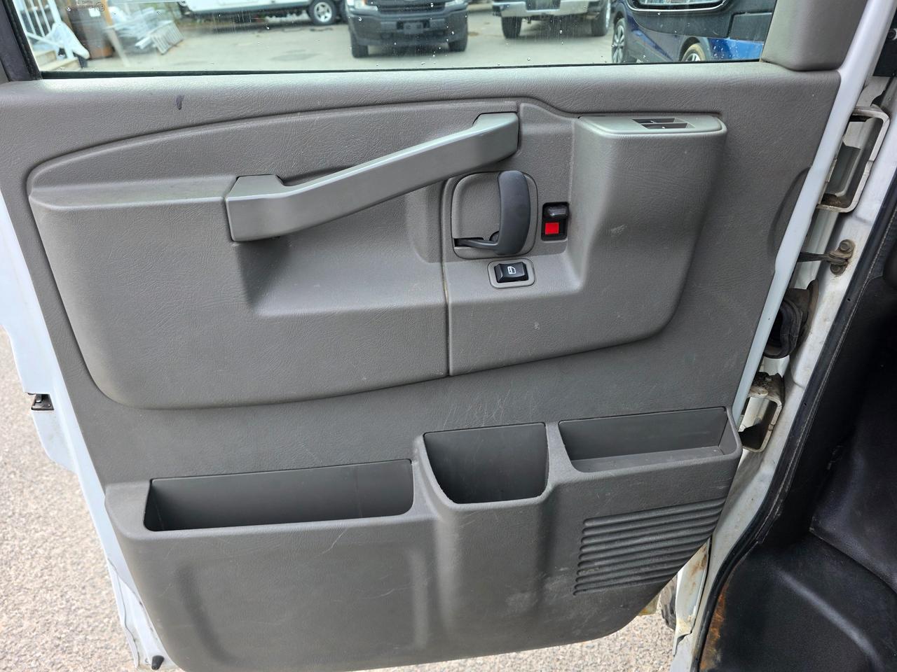 2019 GMC Savana 2500 Work Van Rear-Wheel Drive Extended Cargo Van Photo