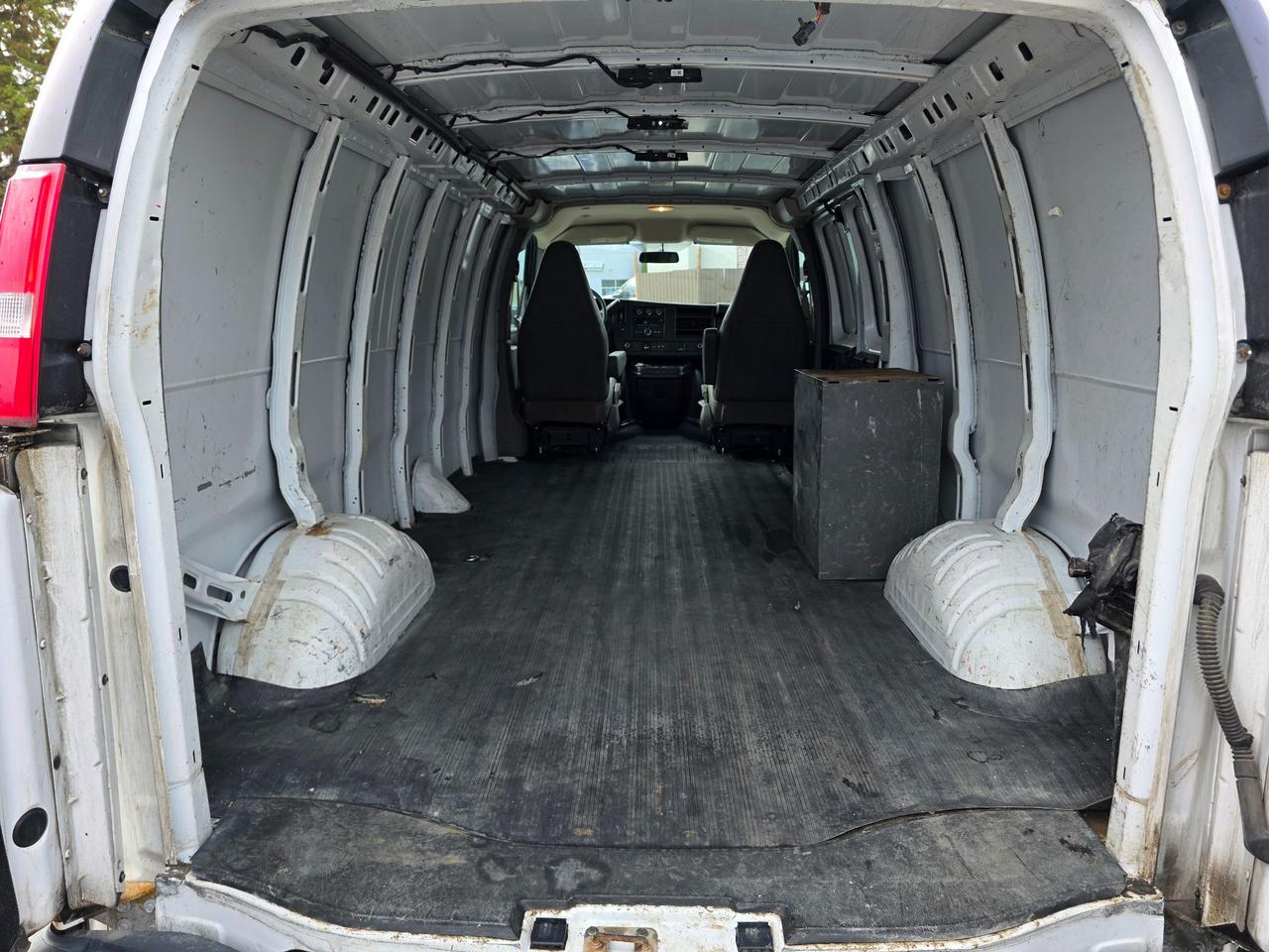 2019 GMC Savana 2500 Work Van Rear-Wheel Drive Extended Cargo Van Photo