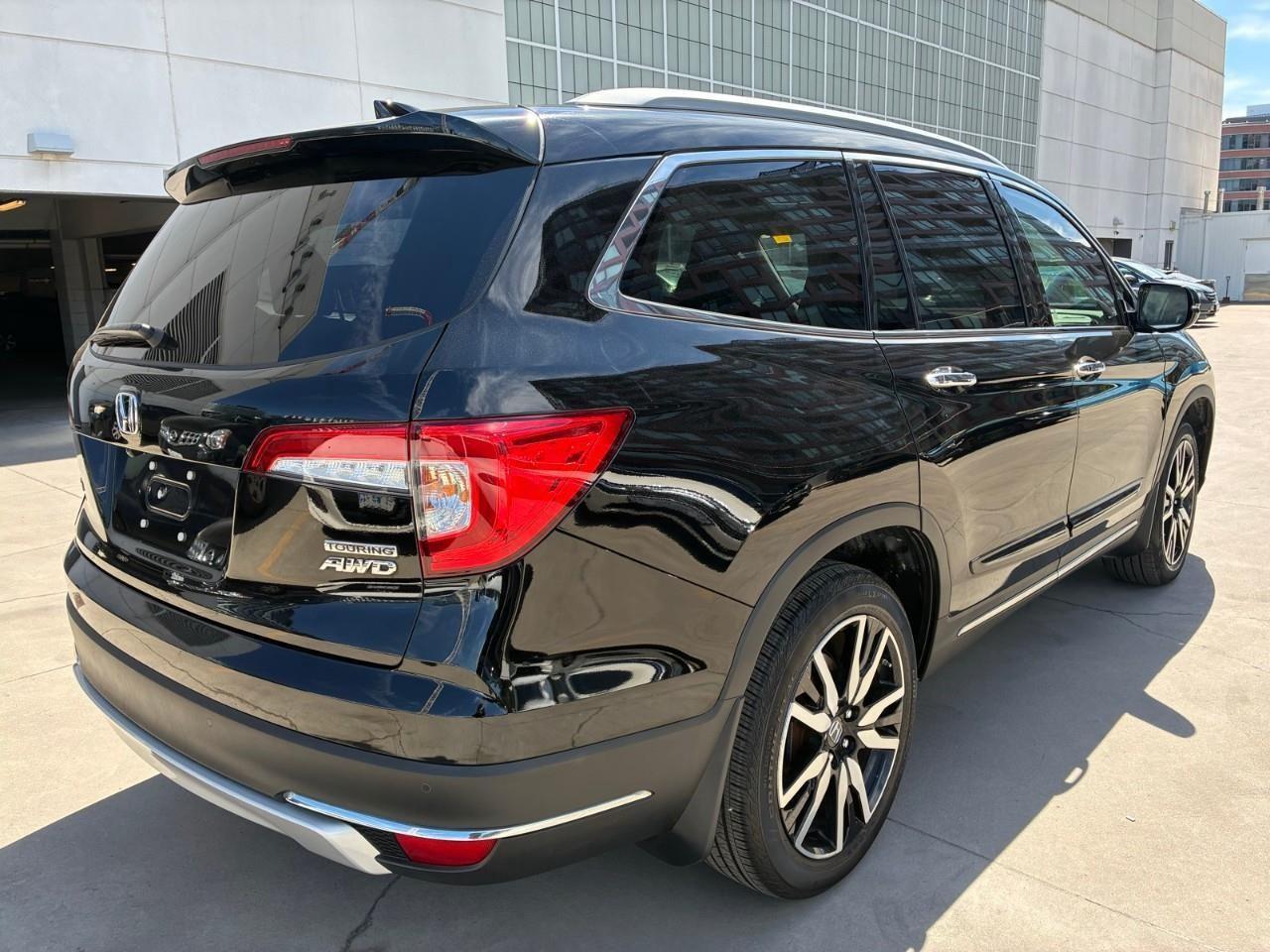 2022 Honda Pilot Touring 8P 4dr All-Wheel Drive Photo