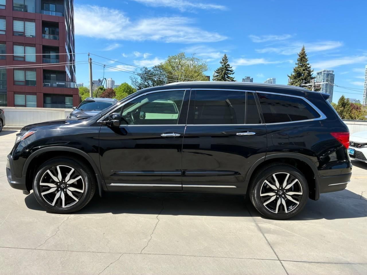 2022 Honda Pilot Touring 8P 4dr All-Wheel Drive Photo