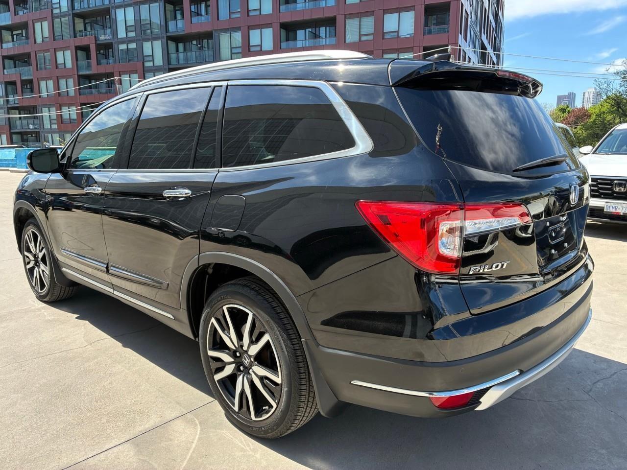 2022 Honda Pilot Touring 8P 4dr All-Wheel Drive Photo2