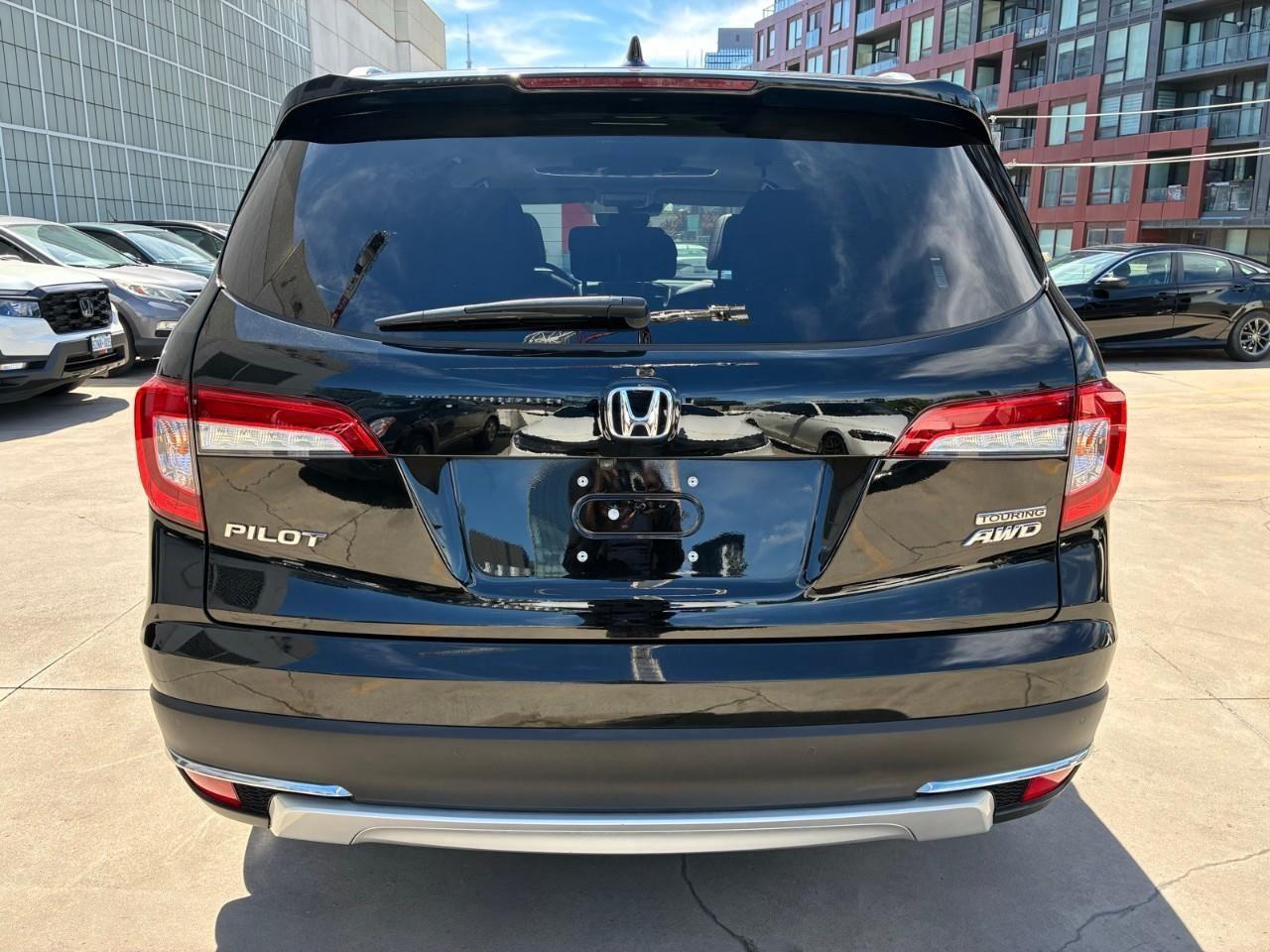 2022 Honda Pilot Touring 8P 4dr All-Wheel Drive Photo3
