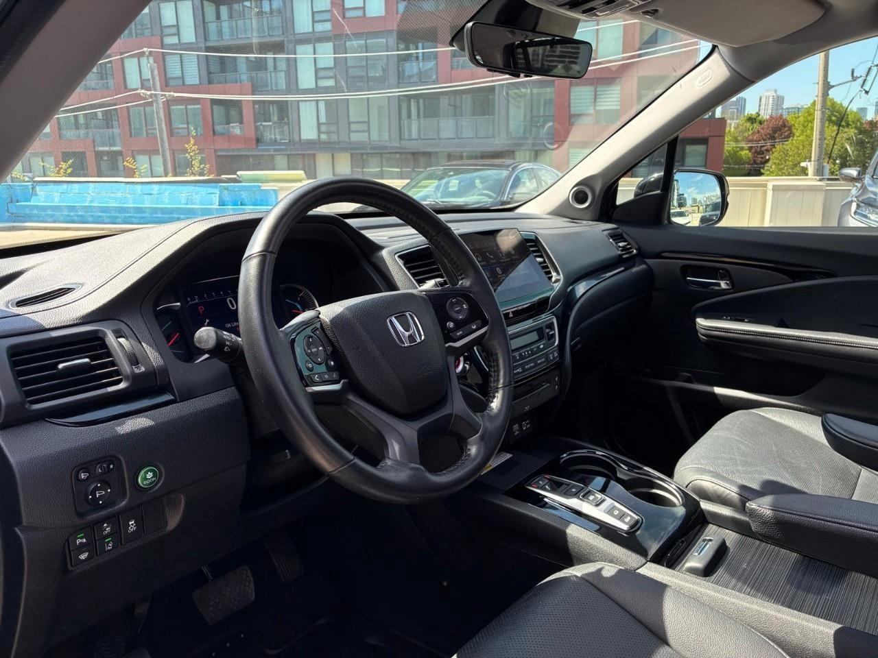 2022 Honda Pilot Touring 8P 4dr All-Wheel Drive Photo