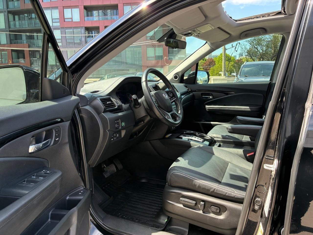 2022 Honda Pilot Touring 8P 4dr All-Wheel Drive Photo