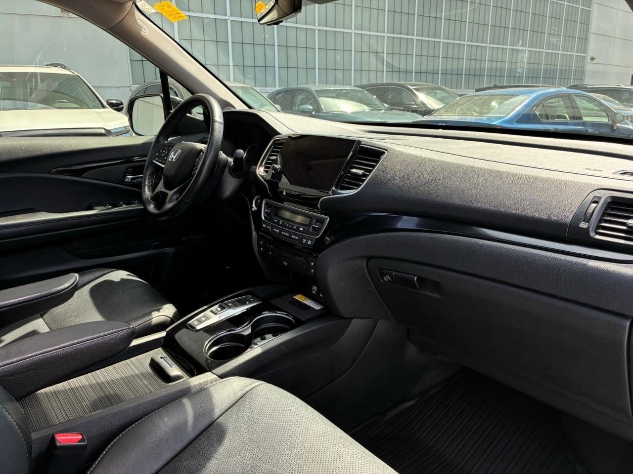 2022 Honda Pilot Touring 8P 4dr All-Wheel Drive Photo