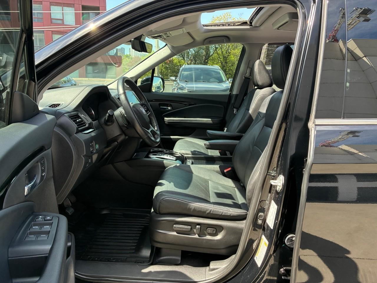 2022 Honda Pilot Touring 8P 4dr All-Wheel Drive Photo