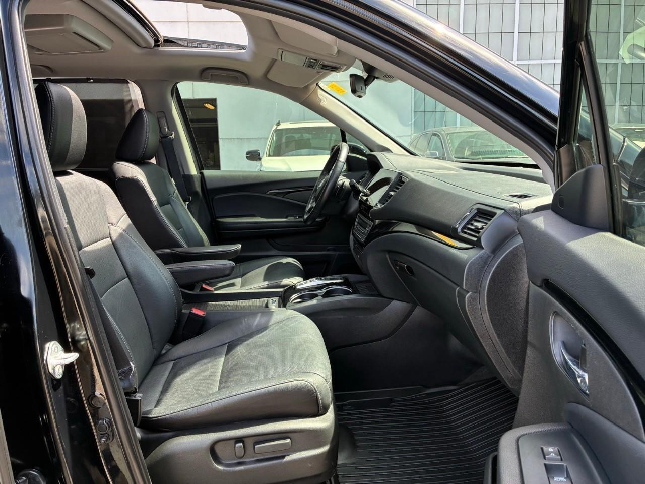 2022 Honda Pilot Touring 8P 4dr All-Wheel Drive Photo