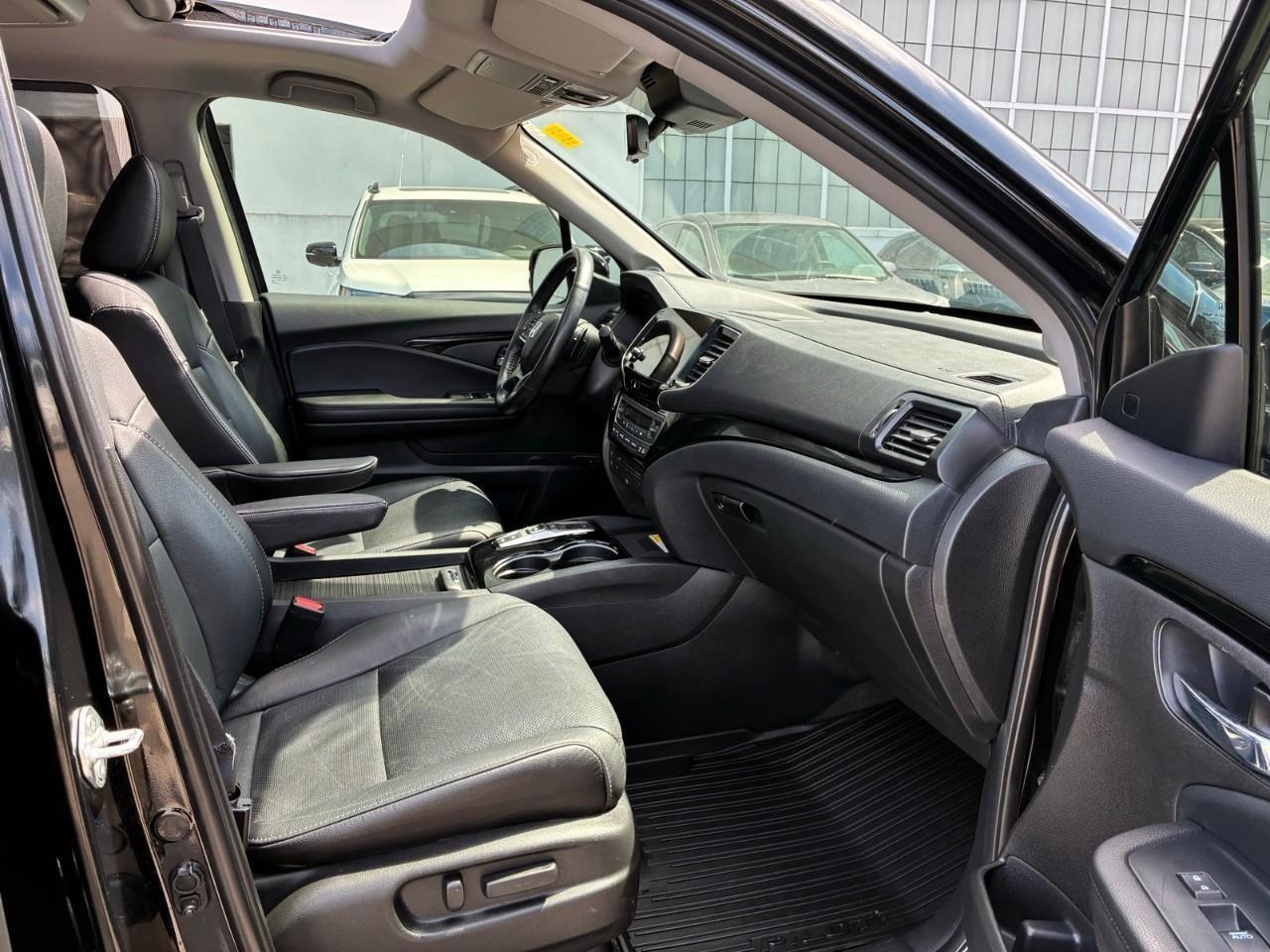 2022 Honda Pilot Touring 8P 4dr All-Wheel Drive Photo