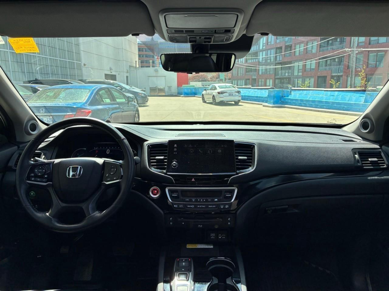 2022 Honda Pilot Touring 8P 4dr All-Wheel Drive Photo