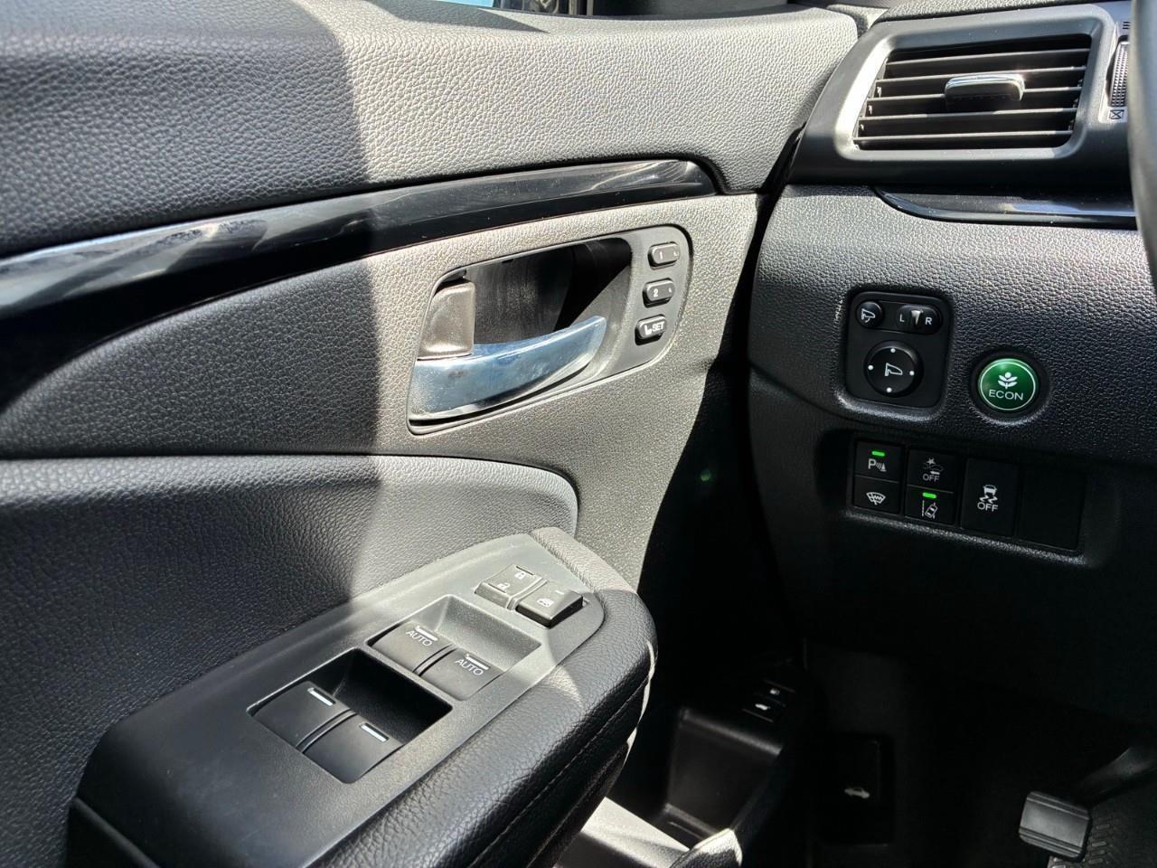 2022 Honda Pilot Touring 8P 4dr All-Wheel Drive Photo