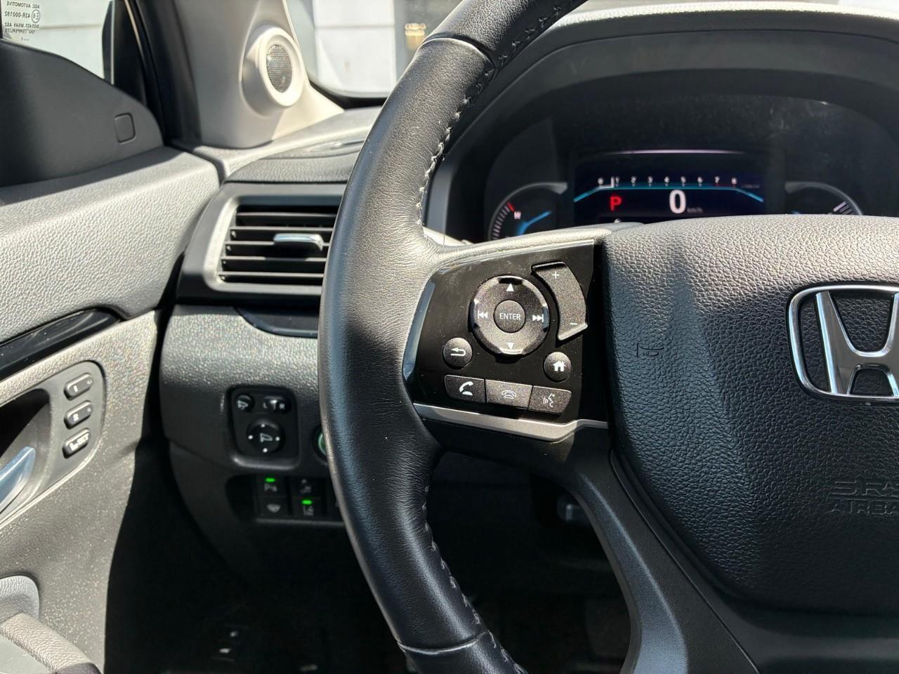 2022 Honda Pilot Touring 8P 4dr All-Wheel Drive Photo