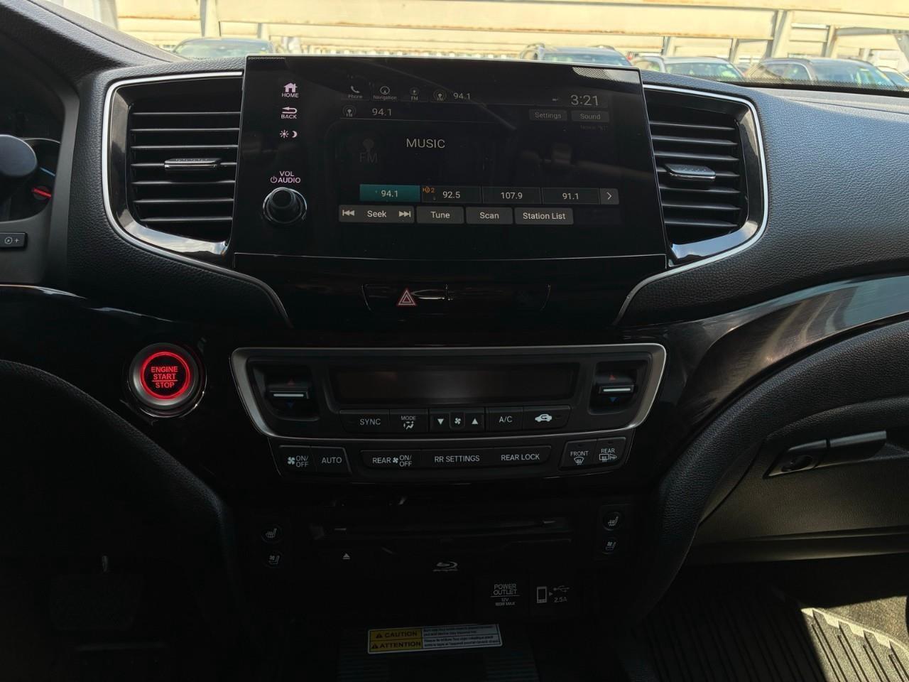 2022 Honda Pilot Touring 8P 4dr All-Wheel Drive Photo