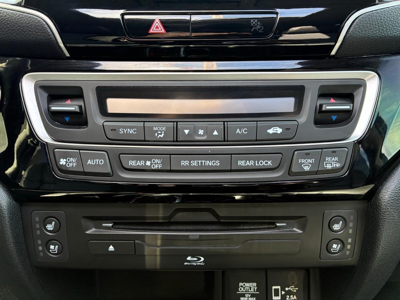 2022 Honda Pilot Touring 8P 4dr All-Wheel Drive Photo