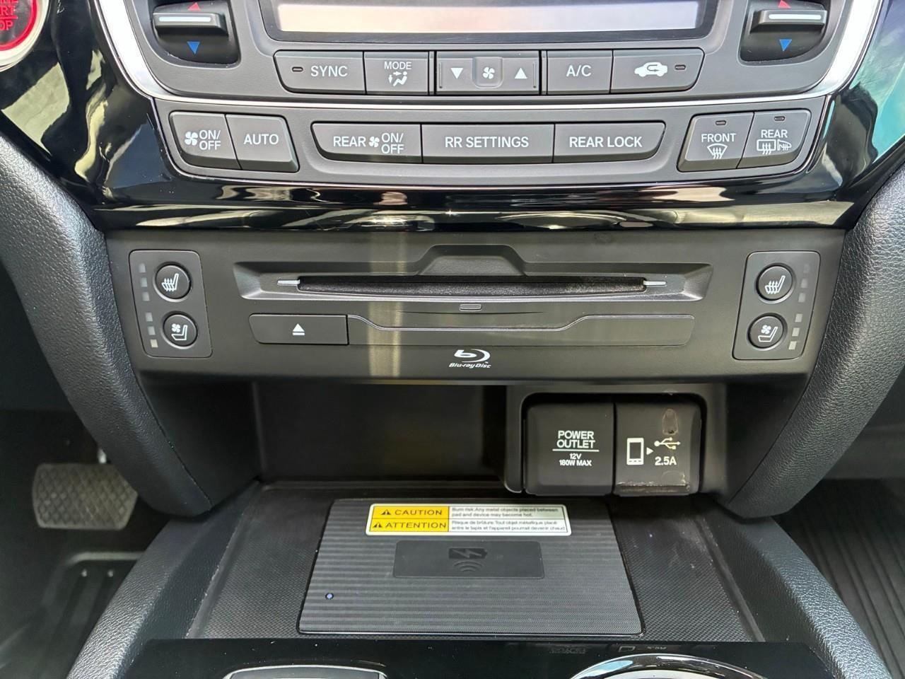 2022 Honda Pilot Touring 8P 4dr All-Wheel Drive Photo