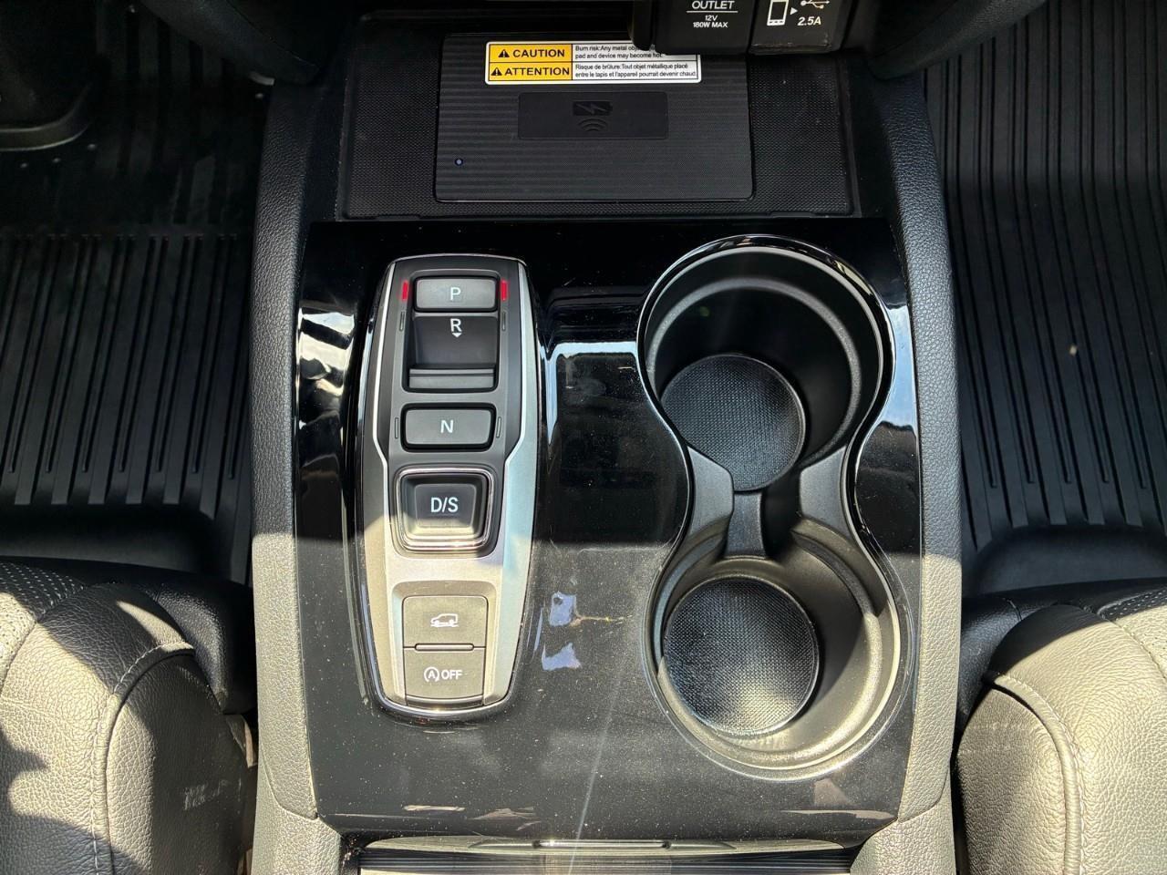 2022 Honda Pilot Touring 8P 4dr All-Wheel Drive Photo
