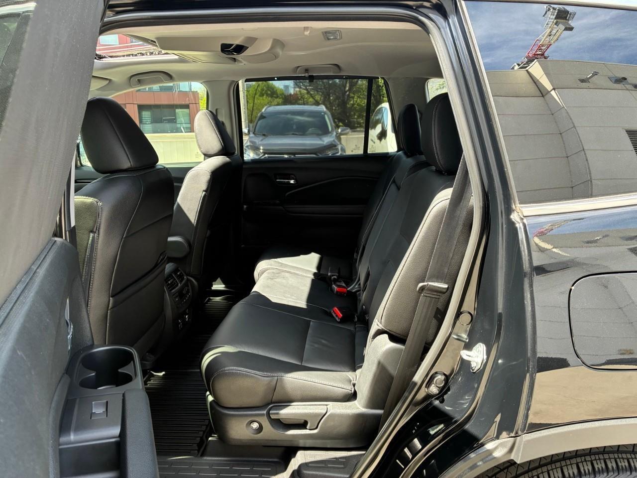2022 Honda Pilot Touring 8P 4dr All-Wheel Drive Photo