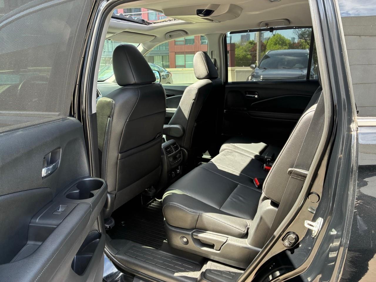2022 Honda Pilot Touring 8P 4dr All-Wheel Drive Photo
