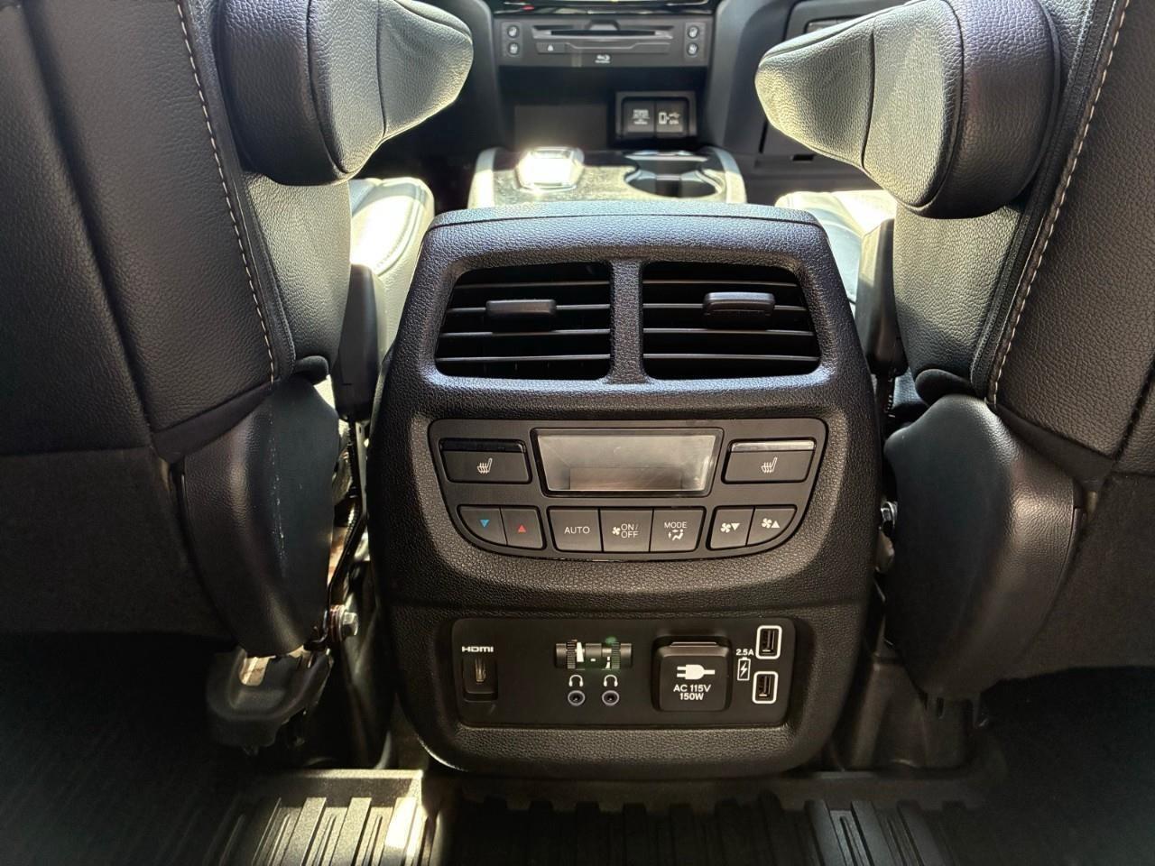 2022 Honda Pilot Touring 8P 4dr All-Wheel Drive Photo