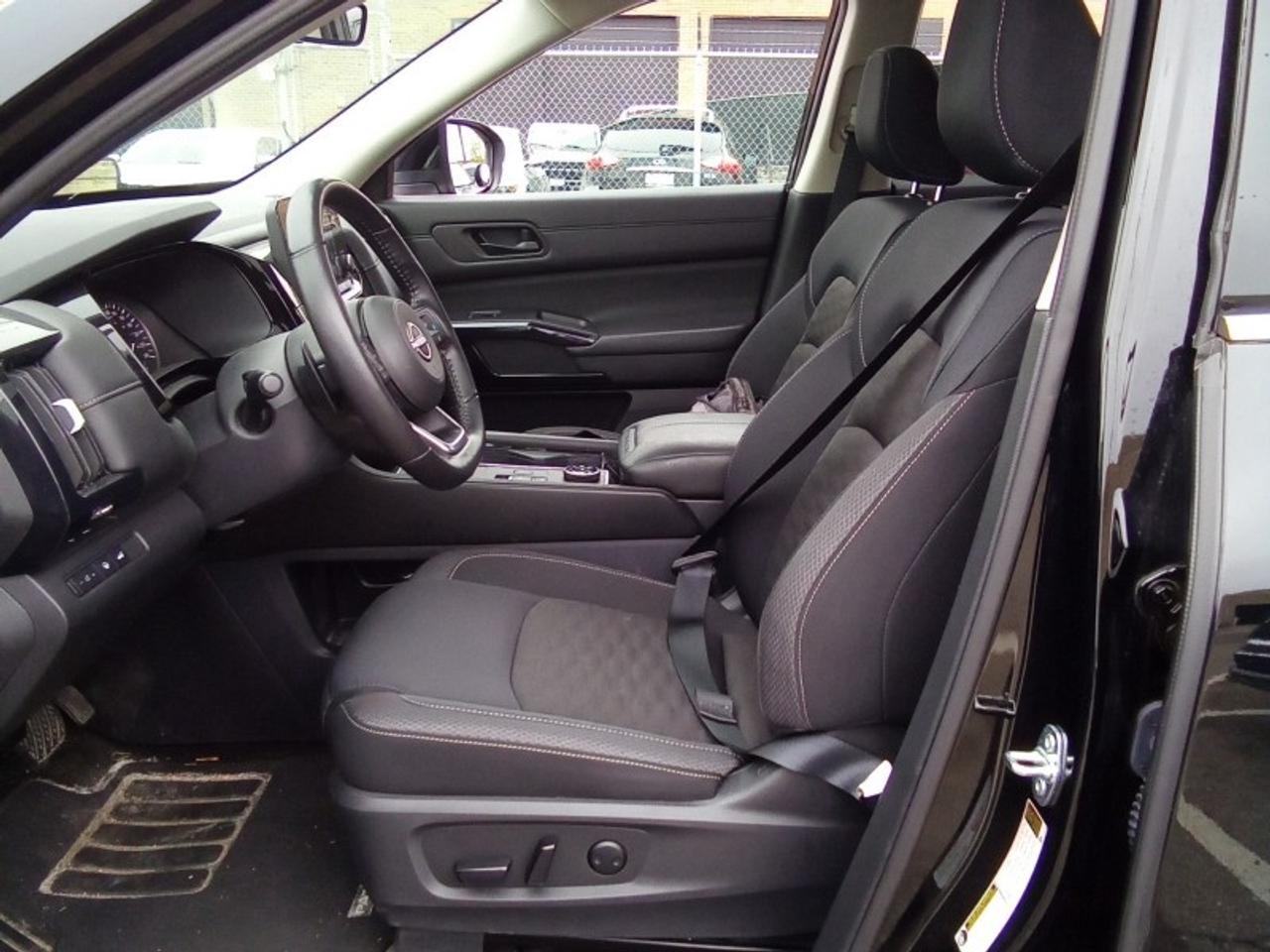 2024 Nissan Pathfinder SV 4dr 4x4 Photo