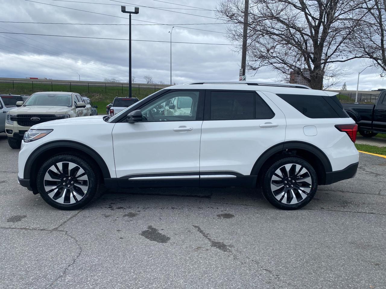 2026 Ford Explorer Platinum 4dr 4x4 Photo2
