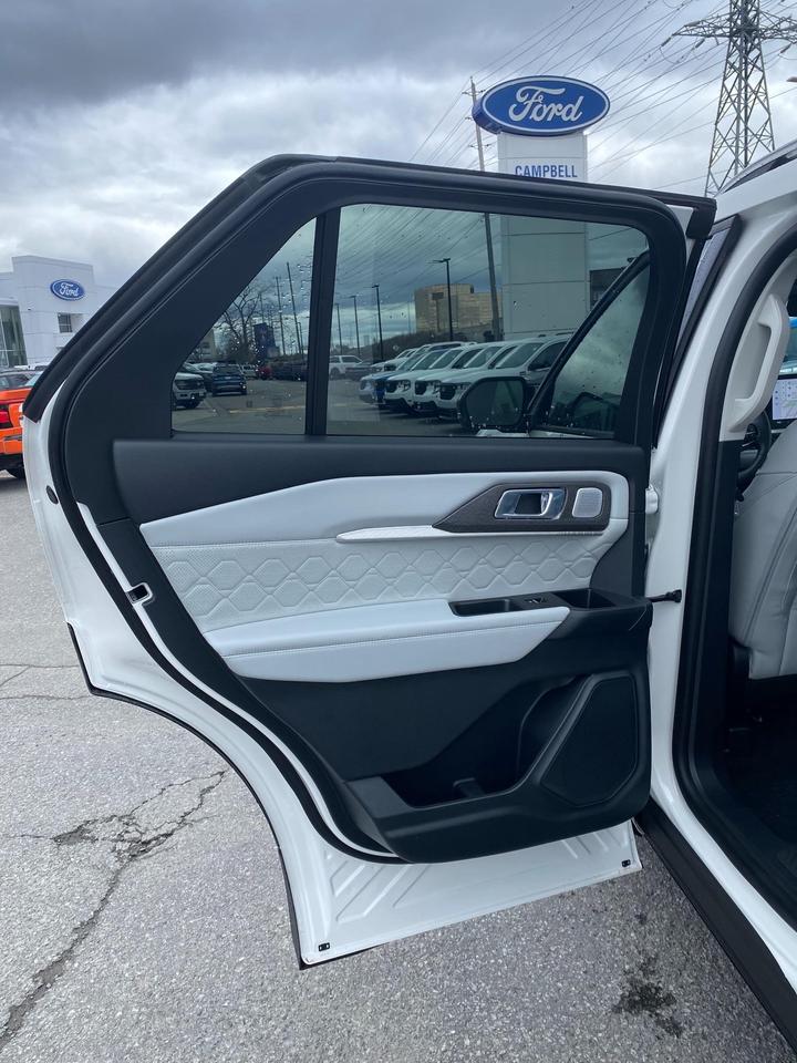 2026 Ford Explorer Platinum 4dr 4x4 Photo