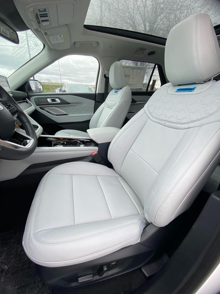 2026 Ford Explorer Platinum 4dr 4x4 Photo