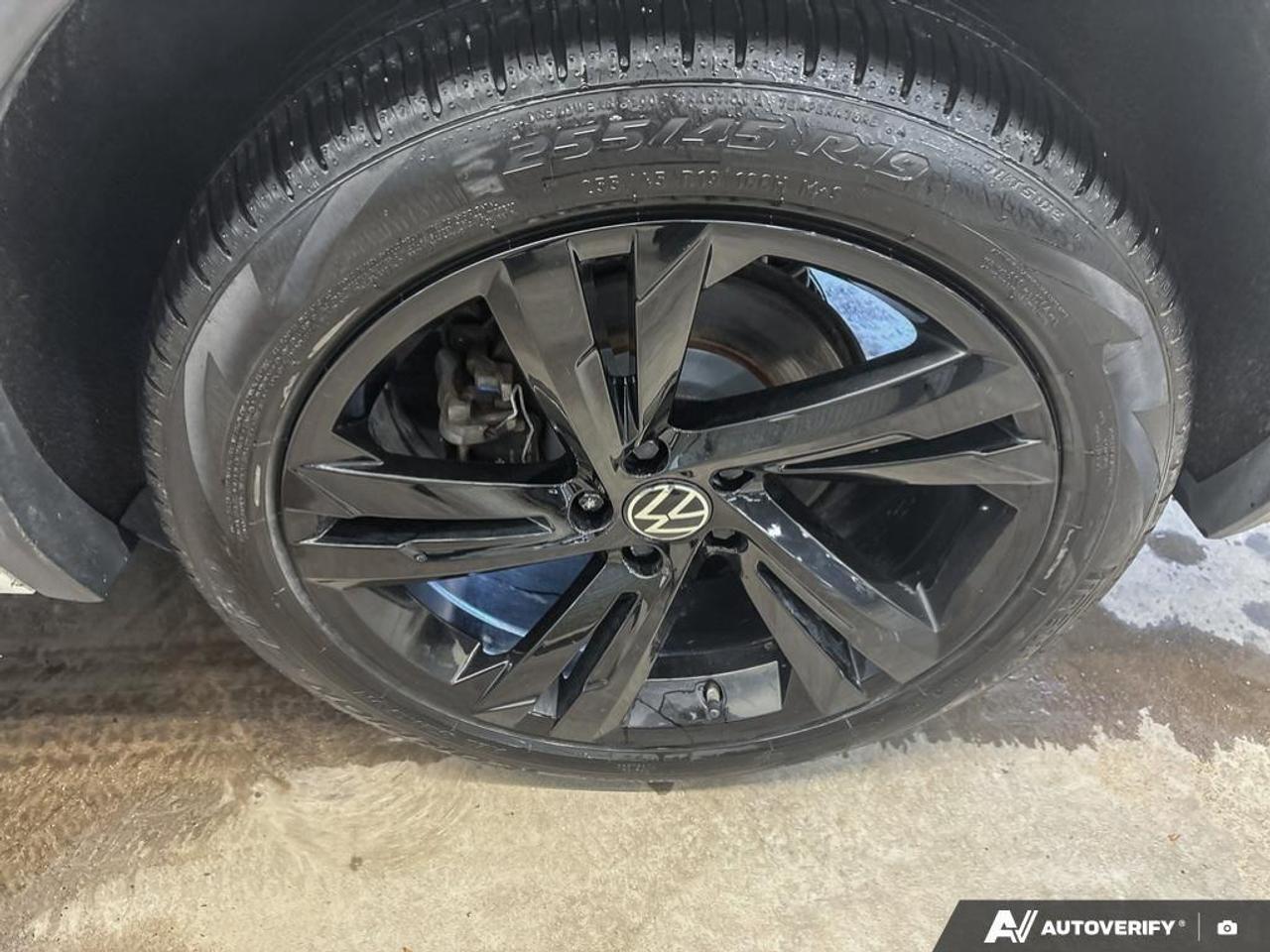 2023 Volkswagen Tiguan Comfortline R-Line Black 4dr All-Wheel Drive 4MOTION Photo
