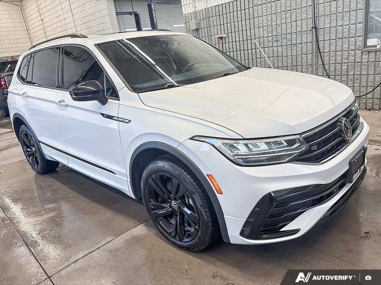 2023 Volkswagen Tiguan Comfortline R-Line Black 4dr All-Wheel Drive 4MOTION Photo