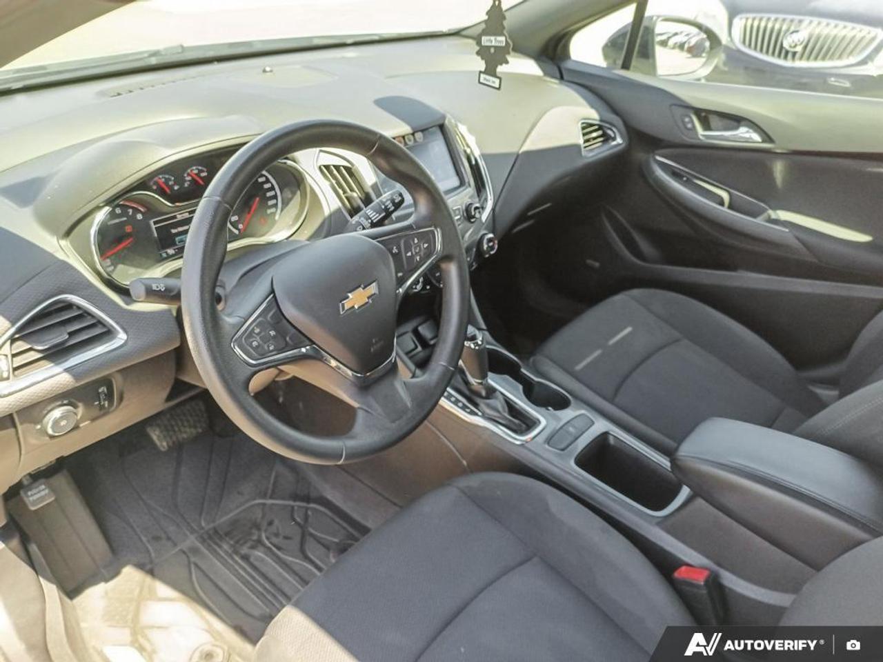 2018 Chevrolet Cruze LT Auto 4dr Hatchback Photo