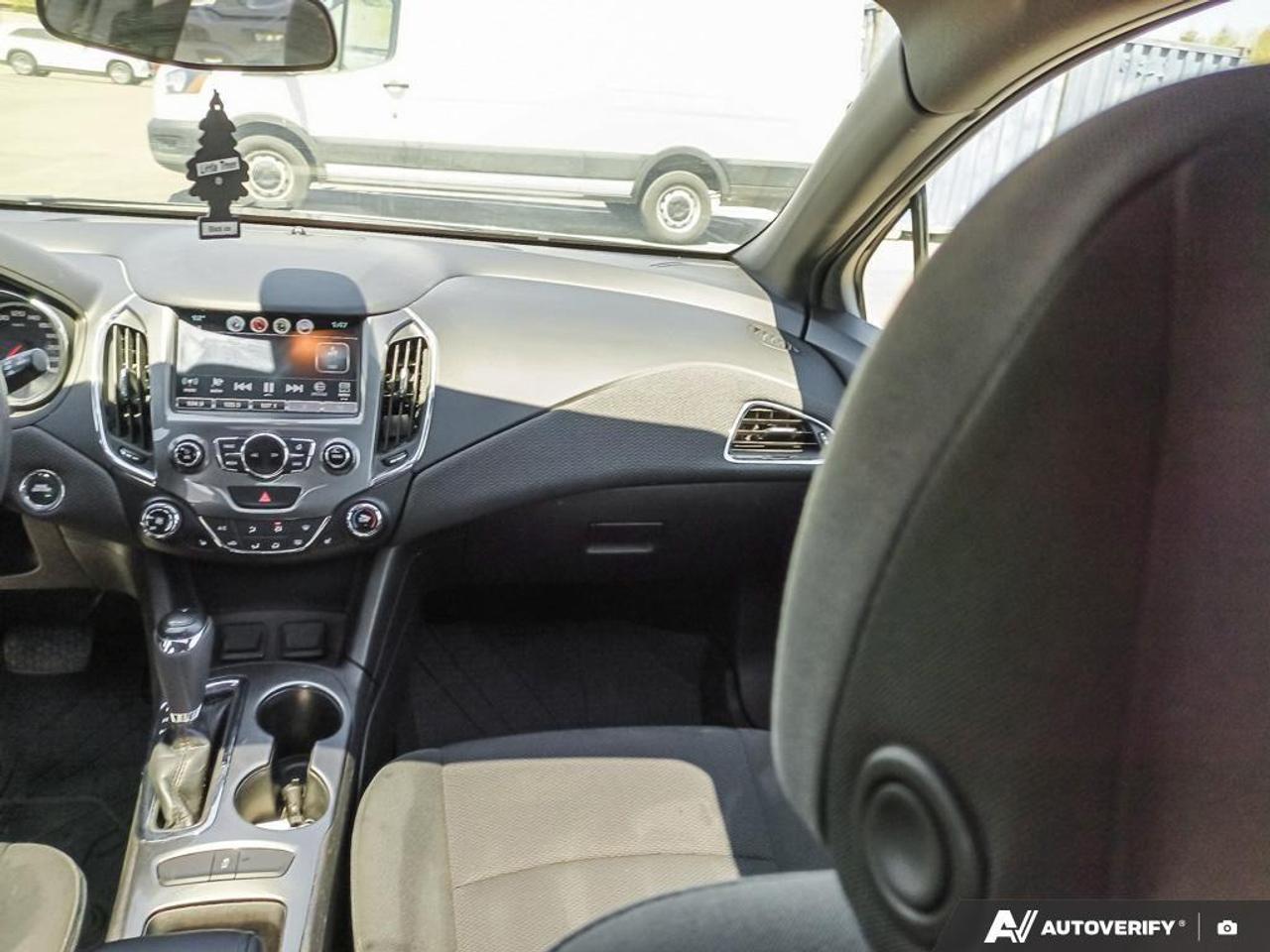 2018 Chevrolet Cruze LT Auto 4dr Hatchback Photo