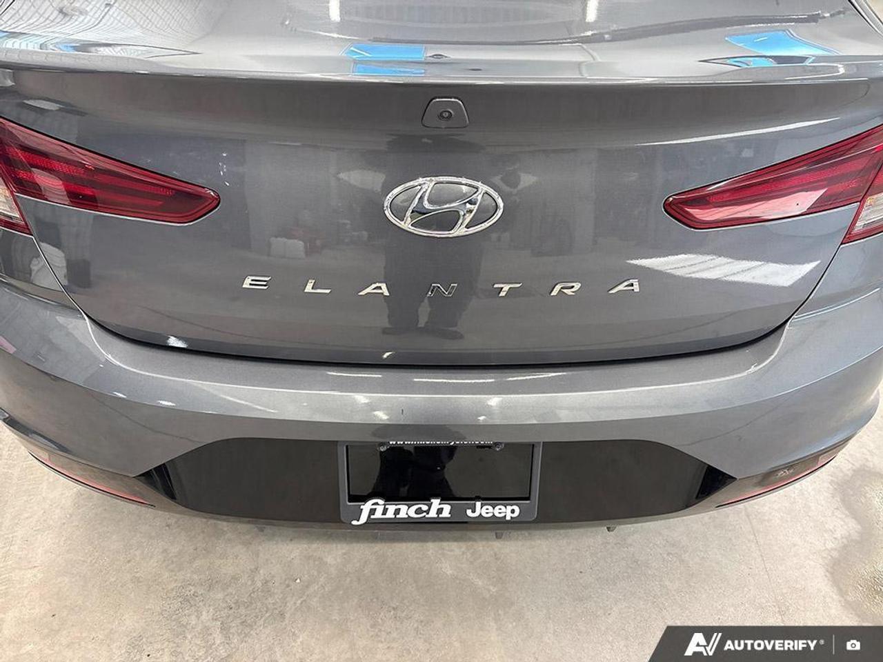 2019 Hyundai Elantra Luxury (A6) 4dr Sedan Photo