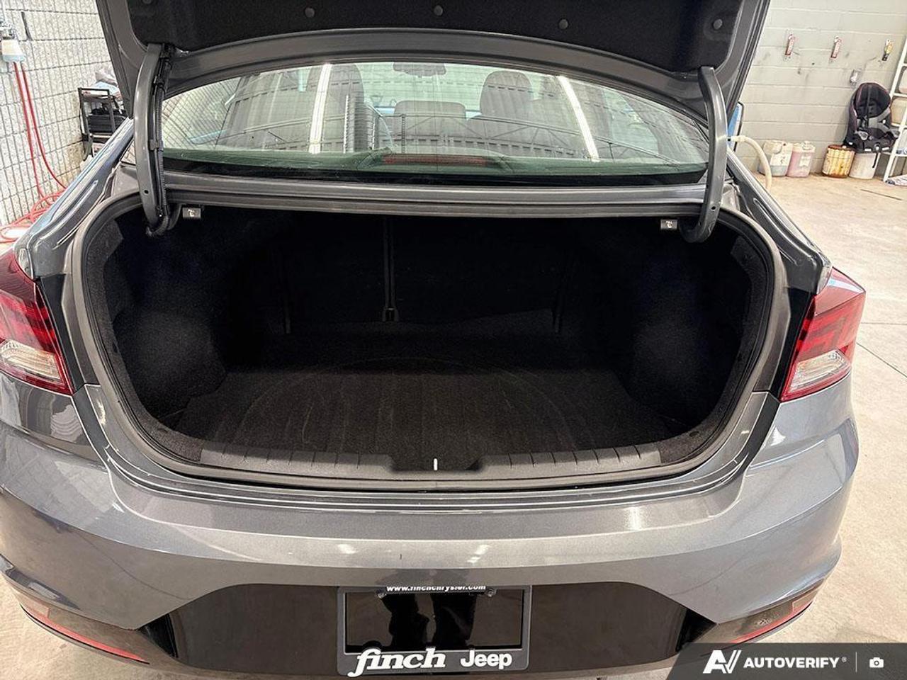 2019 Hyundai Elantra Luxury (A6) 4dr Sedan Photo