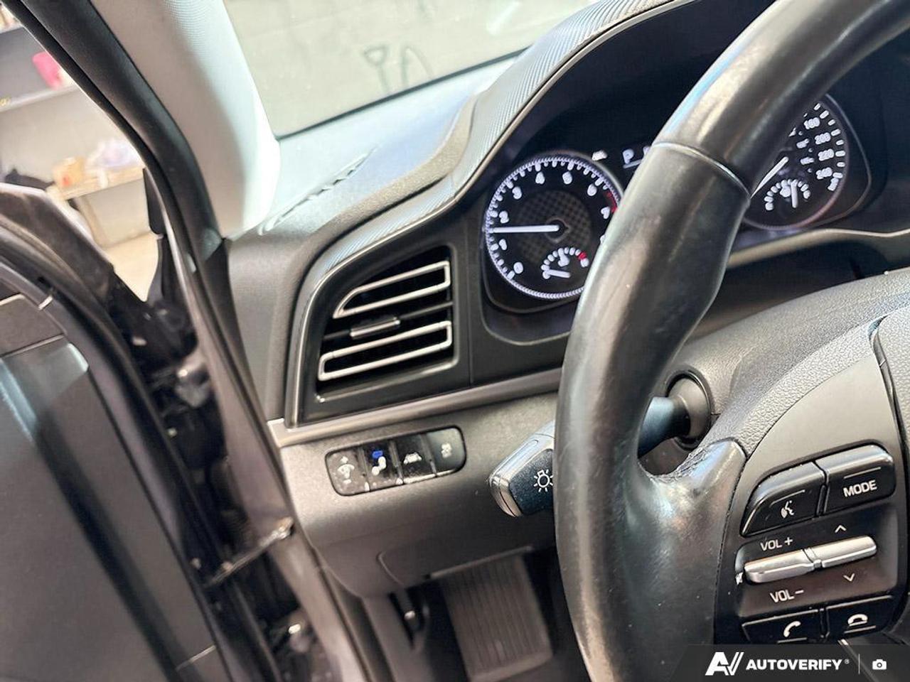 2019 Hyundai Elantra Luxury (A6) 4dr Sedan Photo