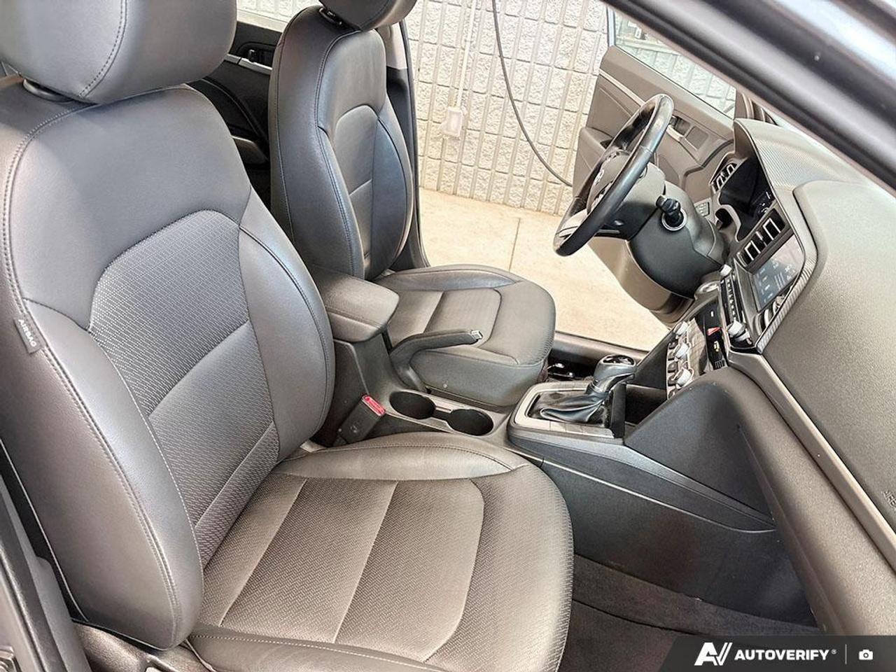 2019 Hyundai Elantra Luxury (A6) 4dr Sedan Photo