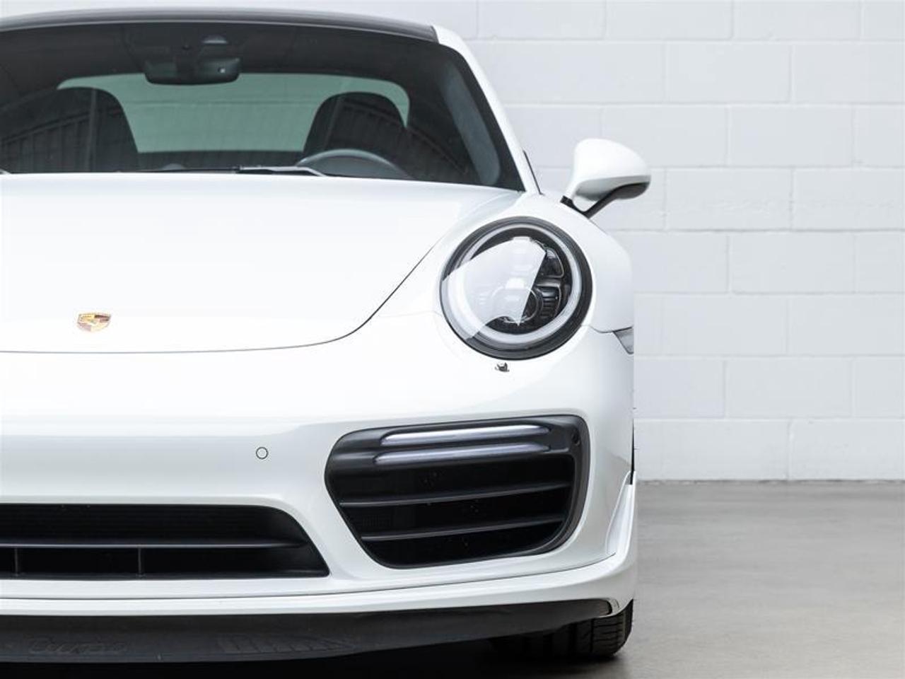2017 Porsche 911  Photo4