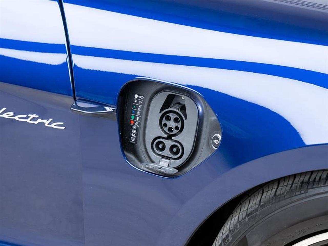 2020 Porsche Taycan  Photo