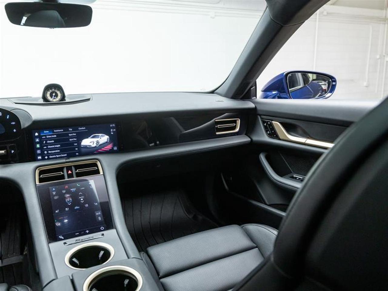 2020 Porsche Taycan  Photo